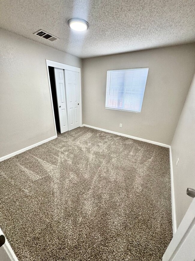 Building Photo - Enchanting Bakersfield property just 10 mi...