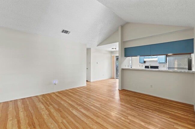 Building Photo - 2409 Berkett Dr
