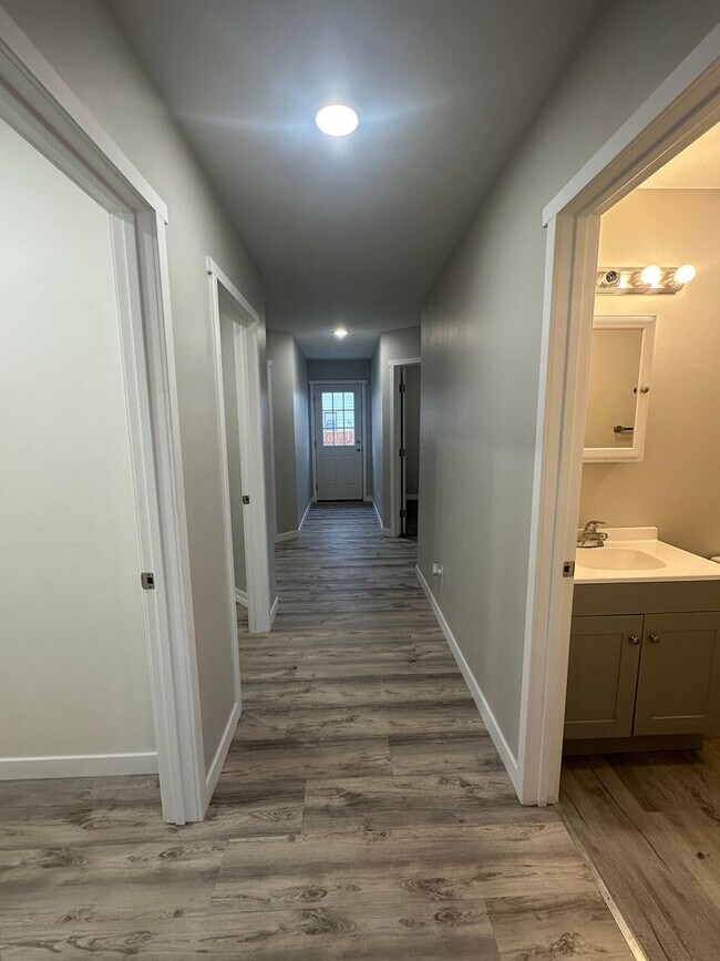 Building Photo - NEW LOWER PRICE~~Brand New & Charming 2 Bedroom, 2 Bathroom Unit in St. Anthony!