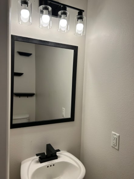 Building Photo - 8218 Halls Hammock Ct