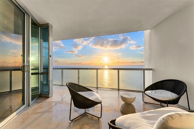 Building Photo - 17121 Collins Ave