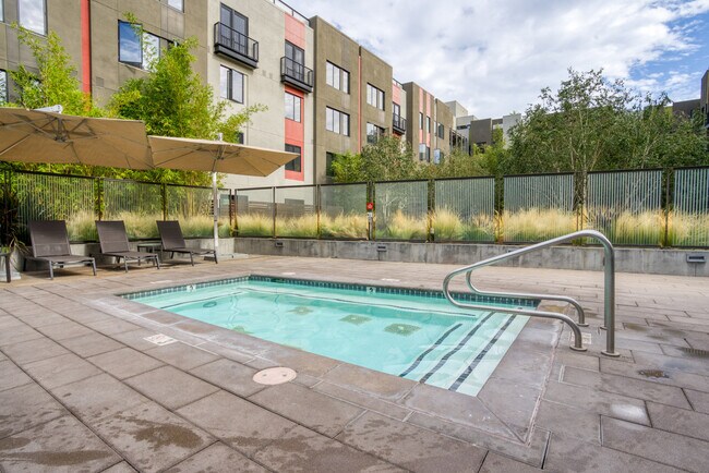 Building Photo - 388 Santana Row