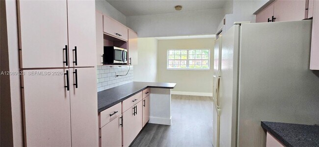 Building Photo - 580 W 34th Pl