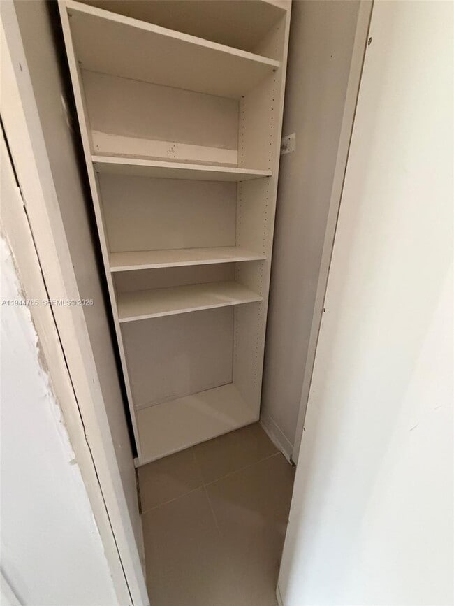 Building Photo - 9920 Jamaica Dr