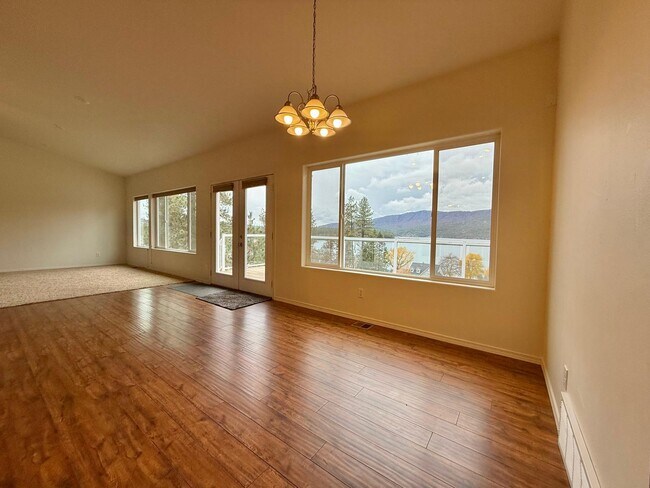 Building Photo - 6686 Washington 291B