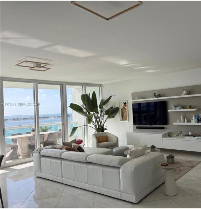 Building Photo - 1643 Brickell Ave