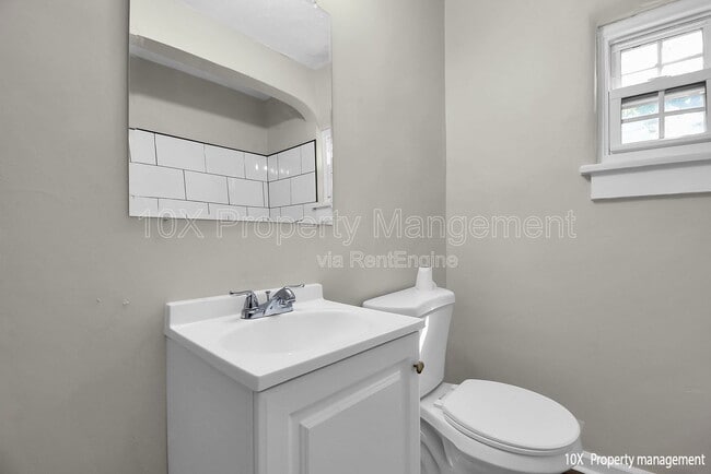 Building Photo - 532 S Terrace Ave