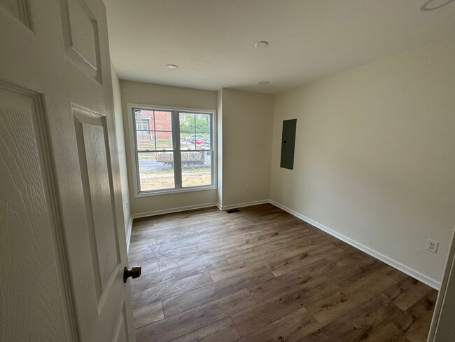 Building Photo - New construction 3 bed 2 bath with spaciou...