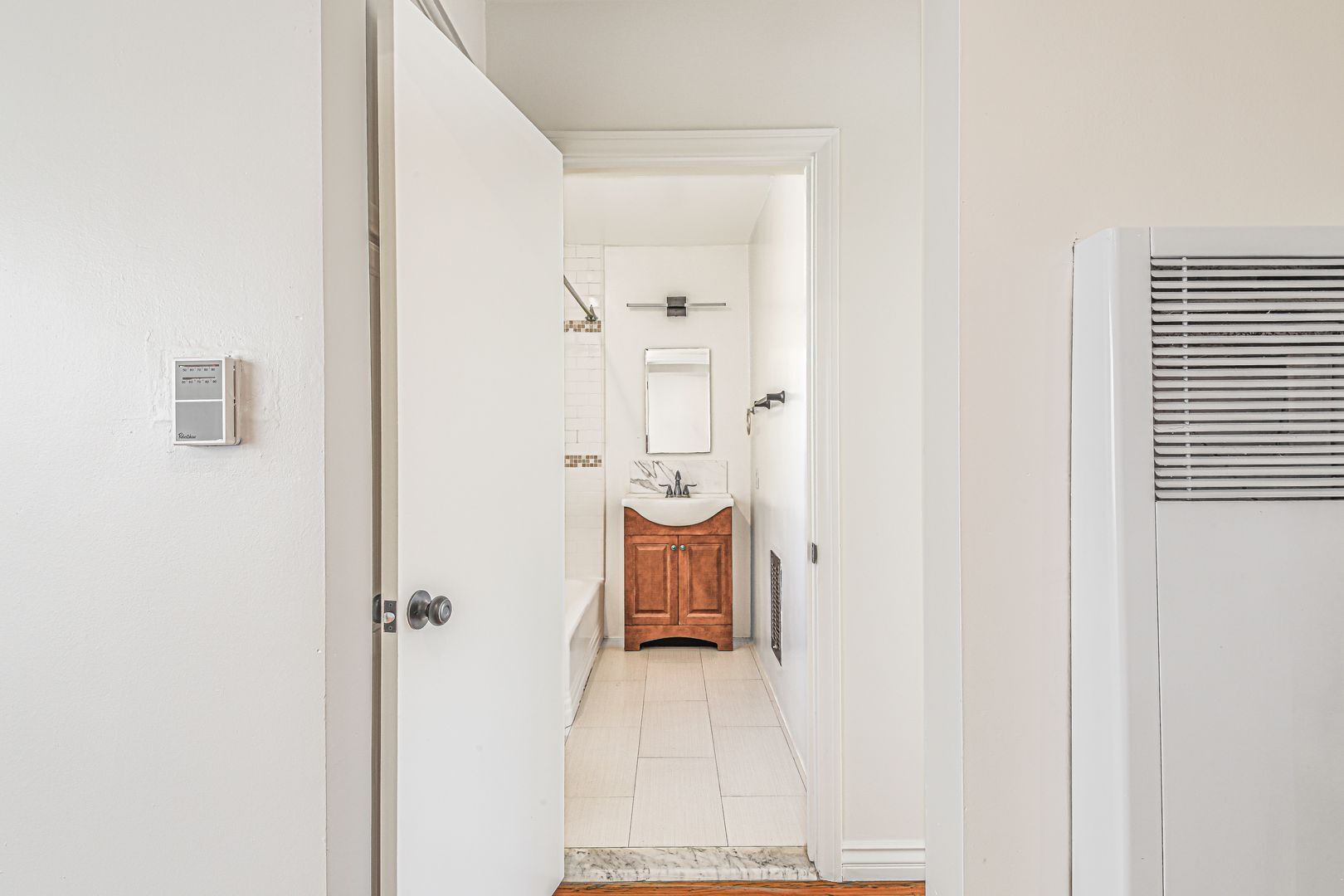 Building Photo - 809 Flora Dr