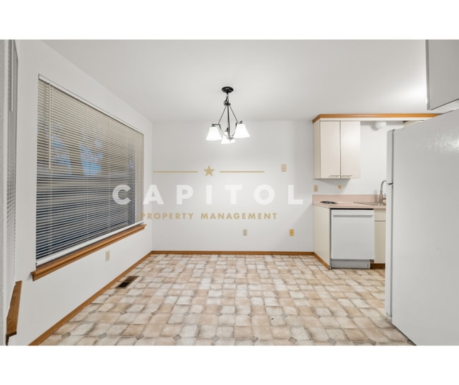 Building Photo - 1404 5th Ave SW