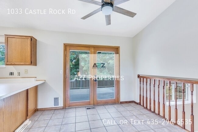 Building Photo - 1033 Castle Rock Rd
