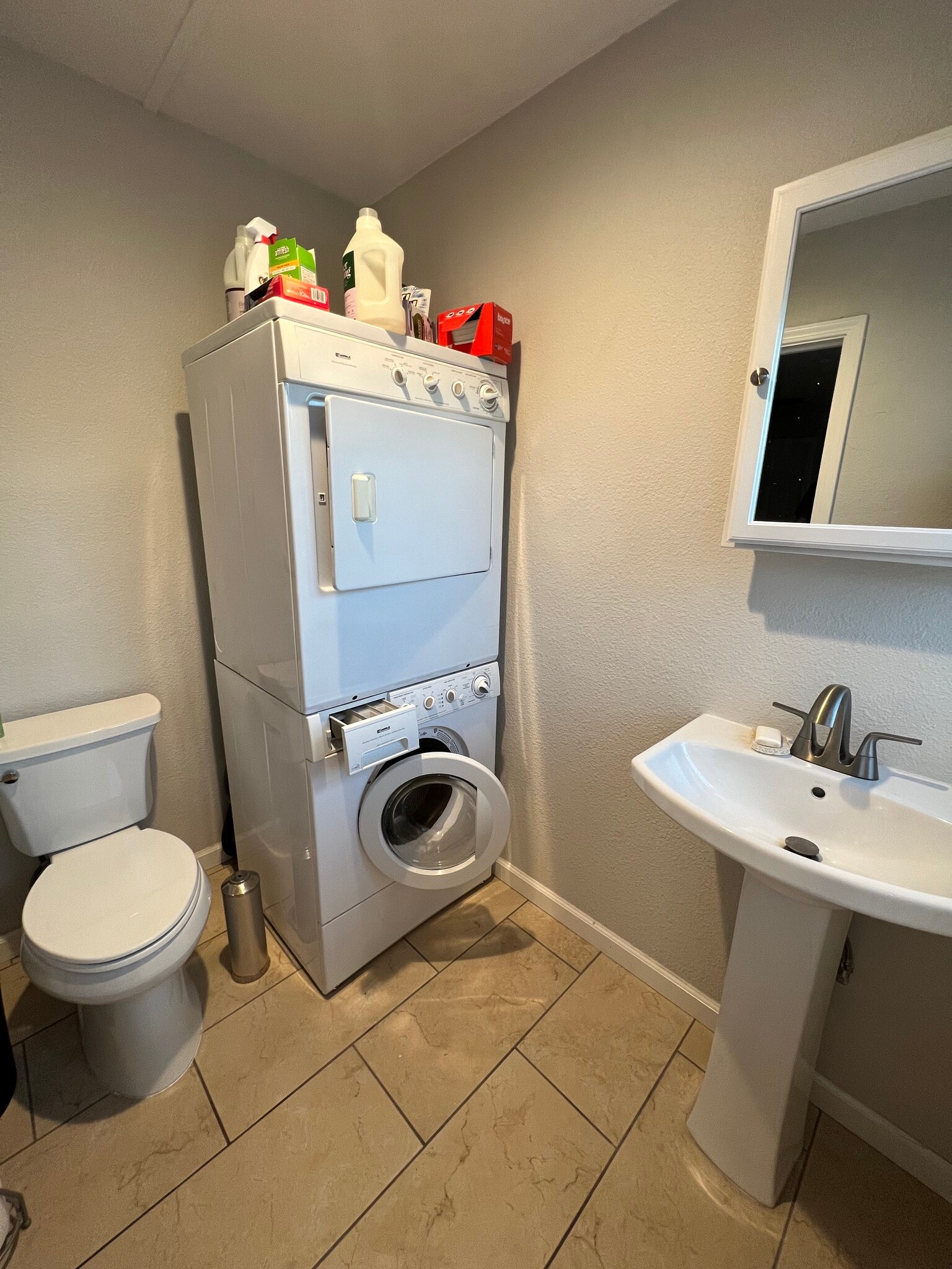 Building Photo - 2969 Rosemary Ln