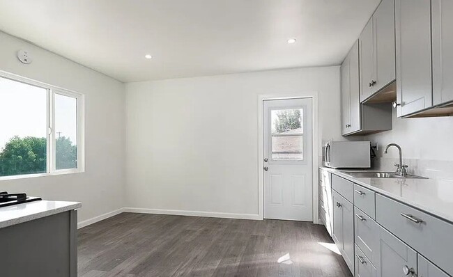 Building Photo - 7142-7144 Mohawk St