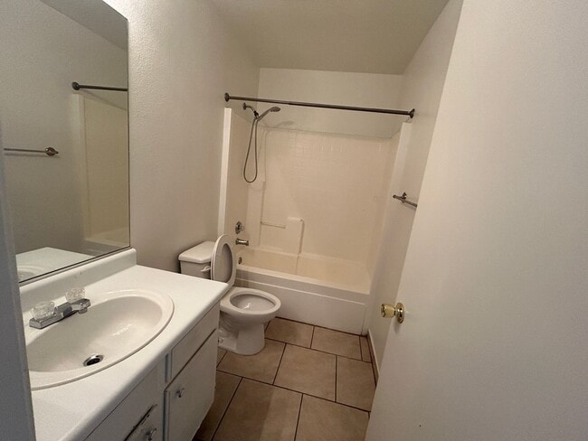 Building Photo - 5521 Ramirez St