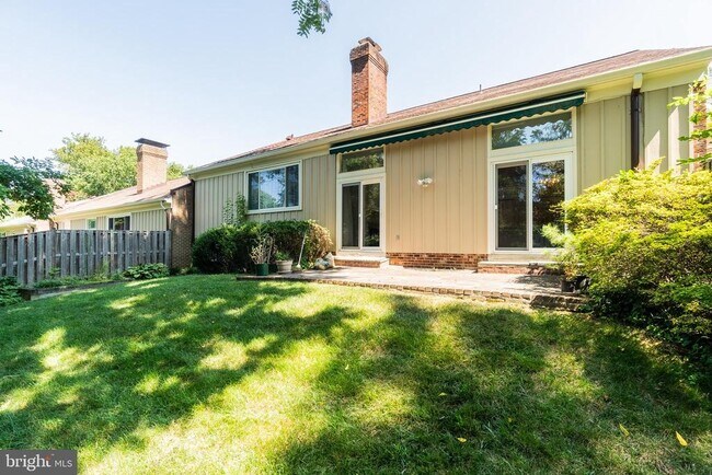 Building Photo - 10515 Meadow Bridge Ln