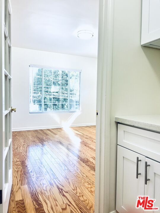 Building Photo - 2401 Beachwood Dr