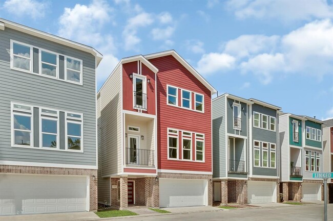 Building Photo - 2122 Oatfield Dr