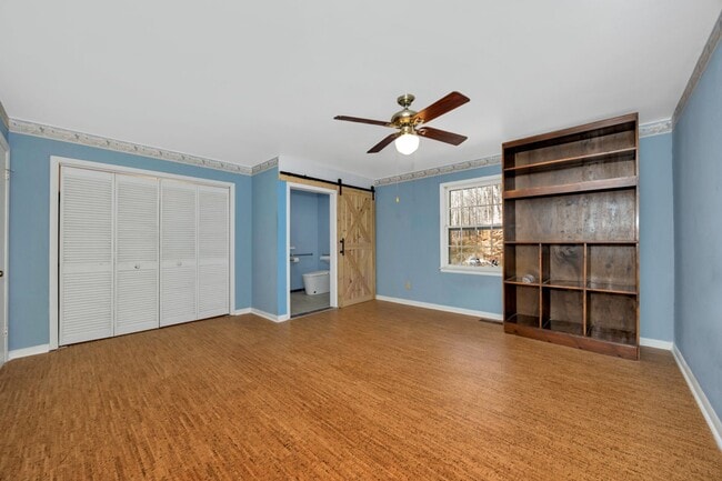 Building Photo - Spacious & Charming in Scottsboro!