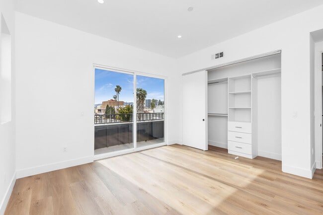 Building Photo - 603 N Harvard Blvd