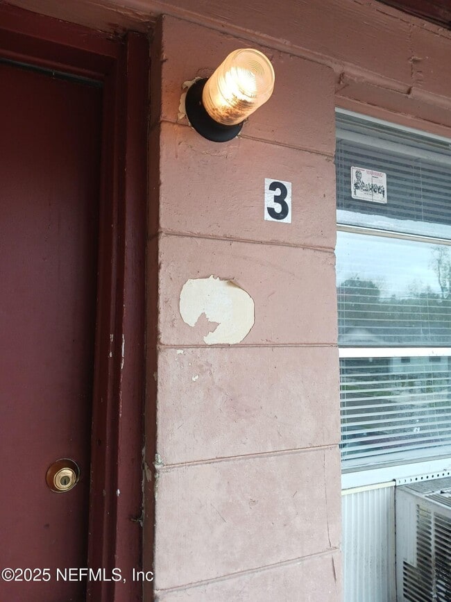 Building Photo - 1145 W 25th St