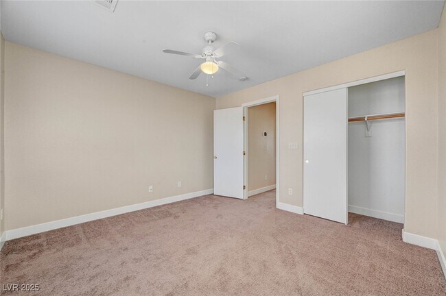 Building Photo - 494 Groft Way