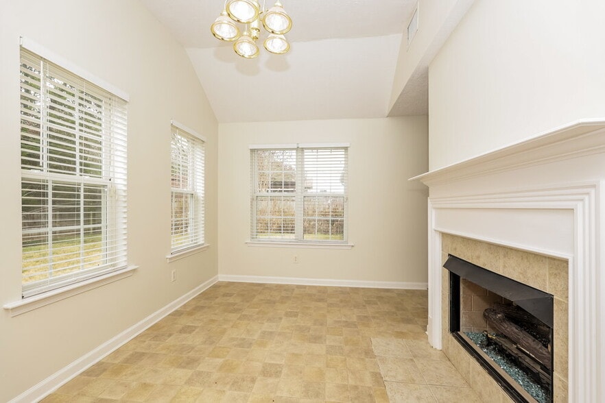 Building Photo - 294 Davids Way