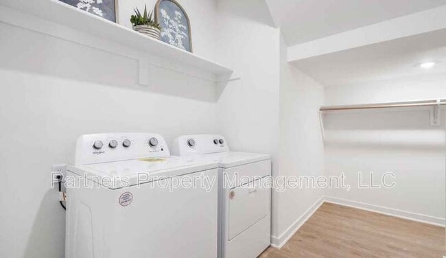 Building Photo - 1918 Larkspur St