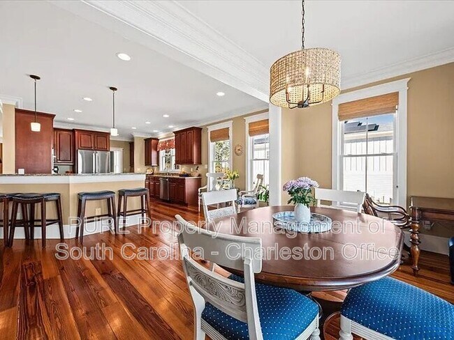 Building Photo - 1597 Rivertowne Country Club Dr