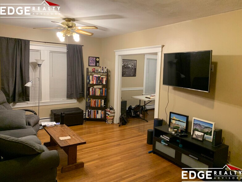 Building Photo - 14 Lyons Ct