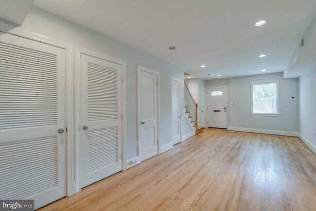Building Photo - 436 20th St NE