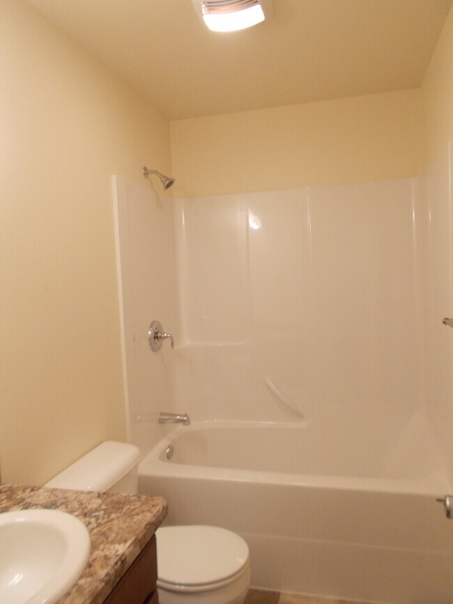 Building Photo - 3 Bed/ 2 Bath/ 2 Car Garage Newer Construction in Billings Heights