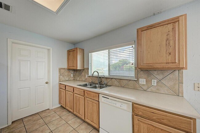 Building Photo - 1201 Sheltie Ln
