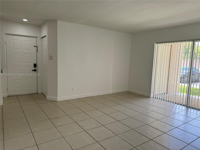 Building Photo - 10410 SW 157th Ct