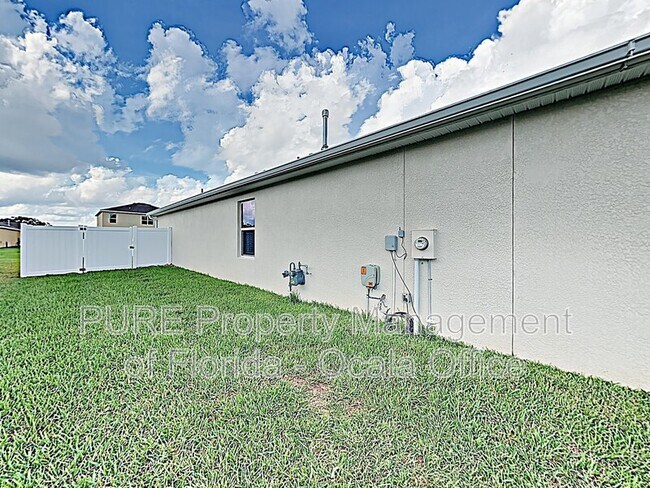 Building Photo - 9730 Pepper Tree Pl