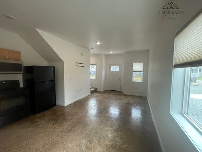 Building Photo - Modern 2 Bedroom Home in the Heart of Springfield!