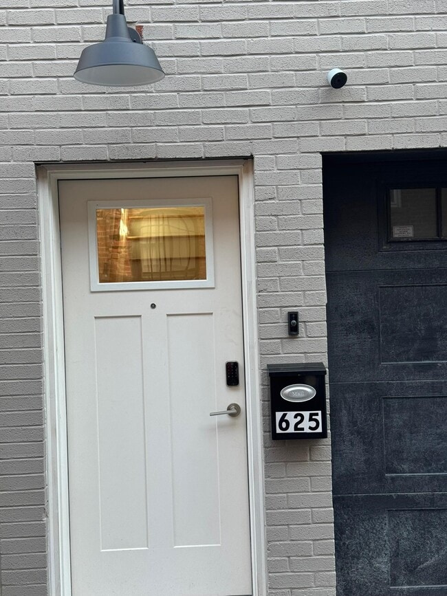 Building Photo - 625 Court St