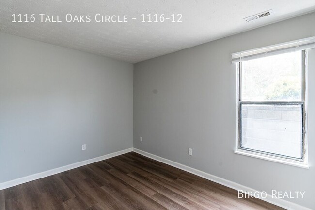 Building Photo - Comfortable 2 Bed / 1 Bath APARTMENT in HA...