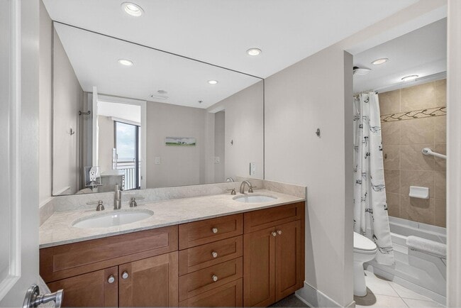 Building Photo - 3000 N Ocean Dr