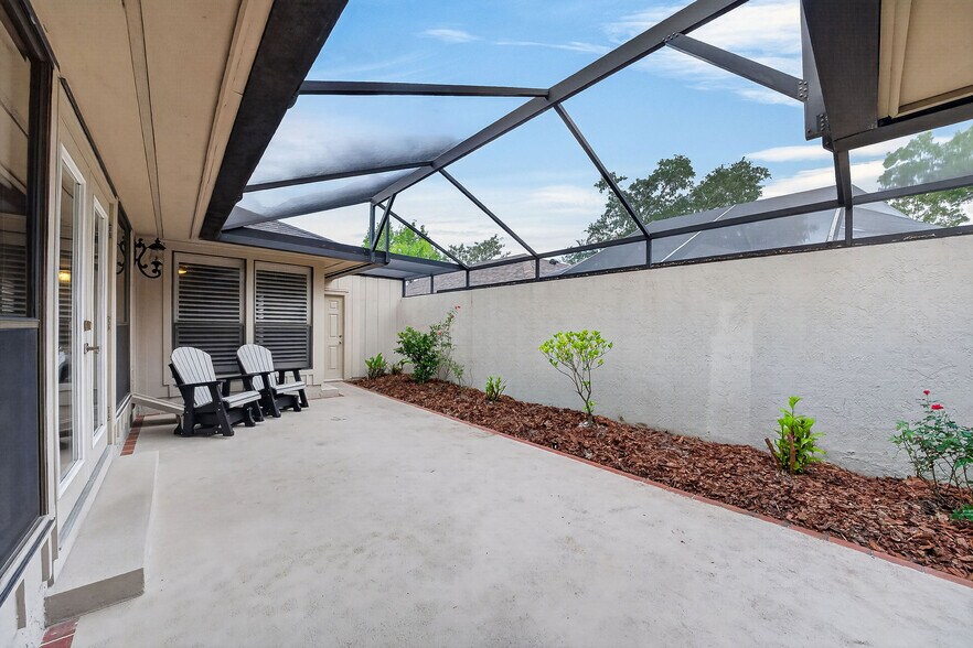 Building Photo - 1886 Demetree Dr