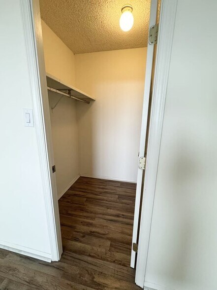 Bedroom's walk-in closet - 5225 Pooks Hill Rd
