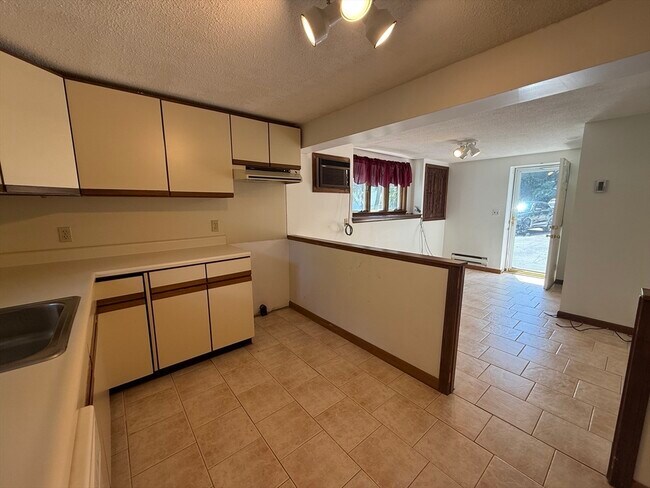 Building Photo - 9 Brookdale Cir