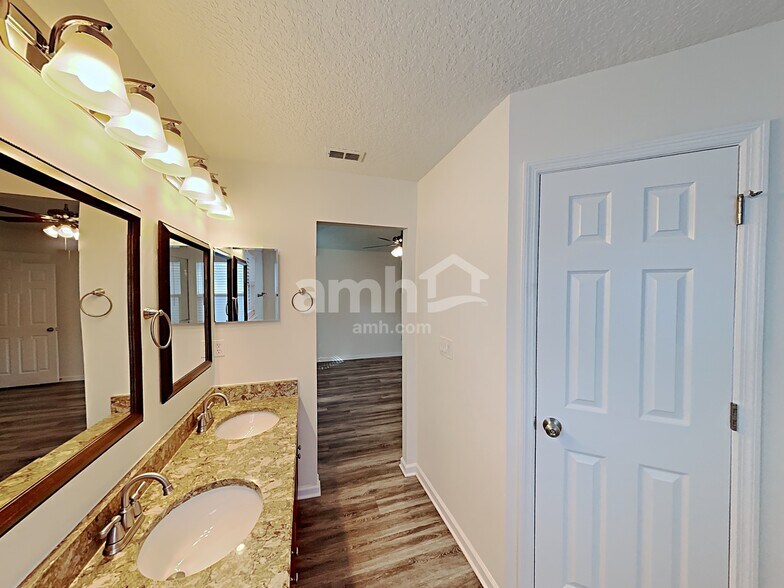 Building Photo - 161 E Blackjack Branch Way