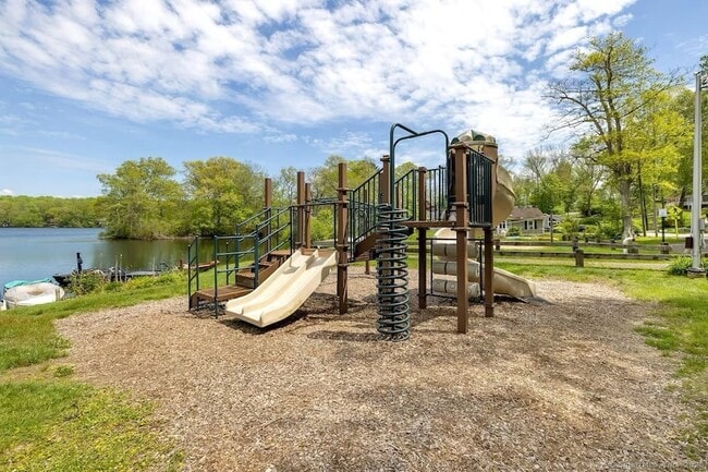 Building Photo - 50 Longwood Dr