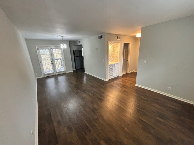 Living Room with patio doors - 116 Summit Ridge Ct