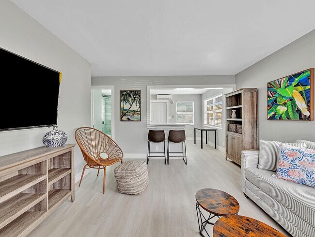 Building Photo - 318-320-320 Walnut St