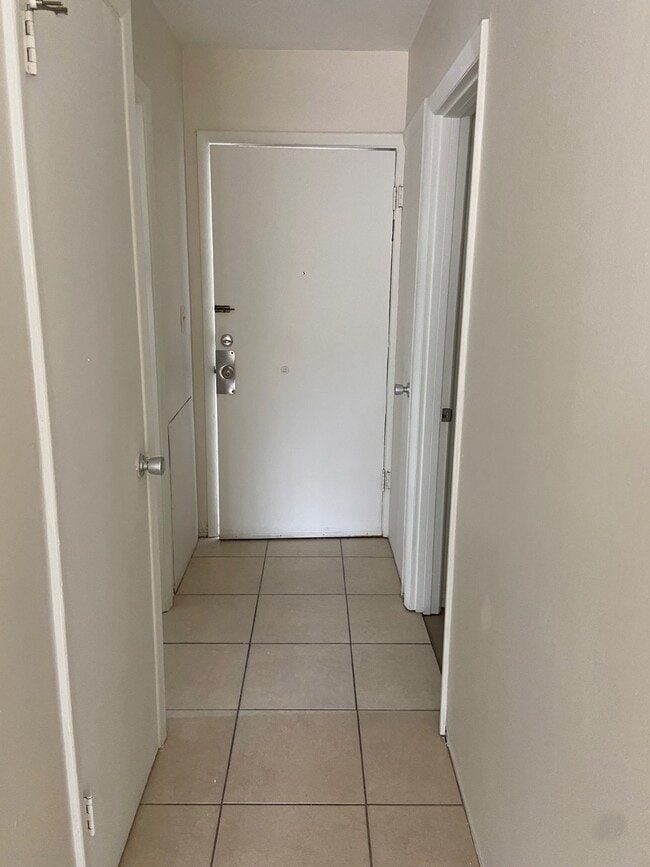 Building Photo - 997 Sunrise Dr