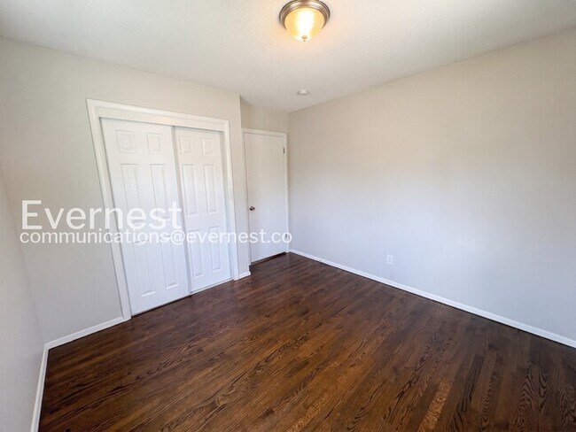 Building Photo - 3 Bed/1.5 Bath Home with Garage / Pet-Friendly / Coming Soon!