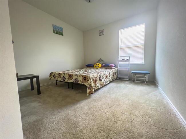 Building Photo - 3017 Maurine Dr
