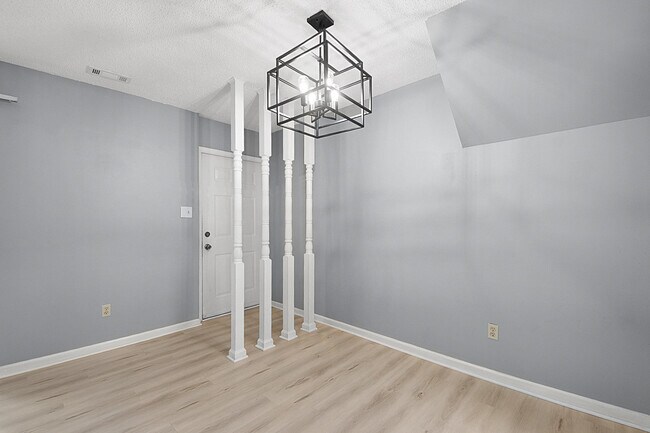 Building Photo - 8912 Cardinal Terrace