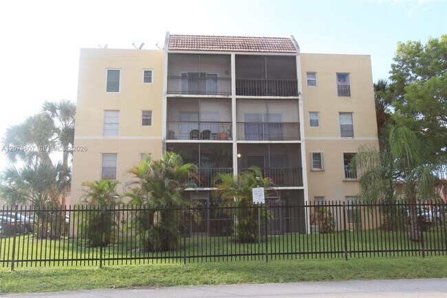 Building Photo - 8005 Lake Dr